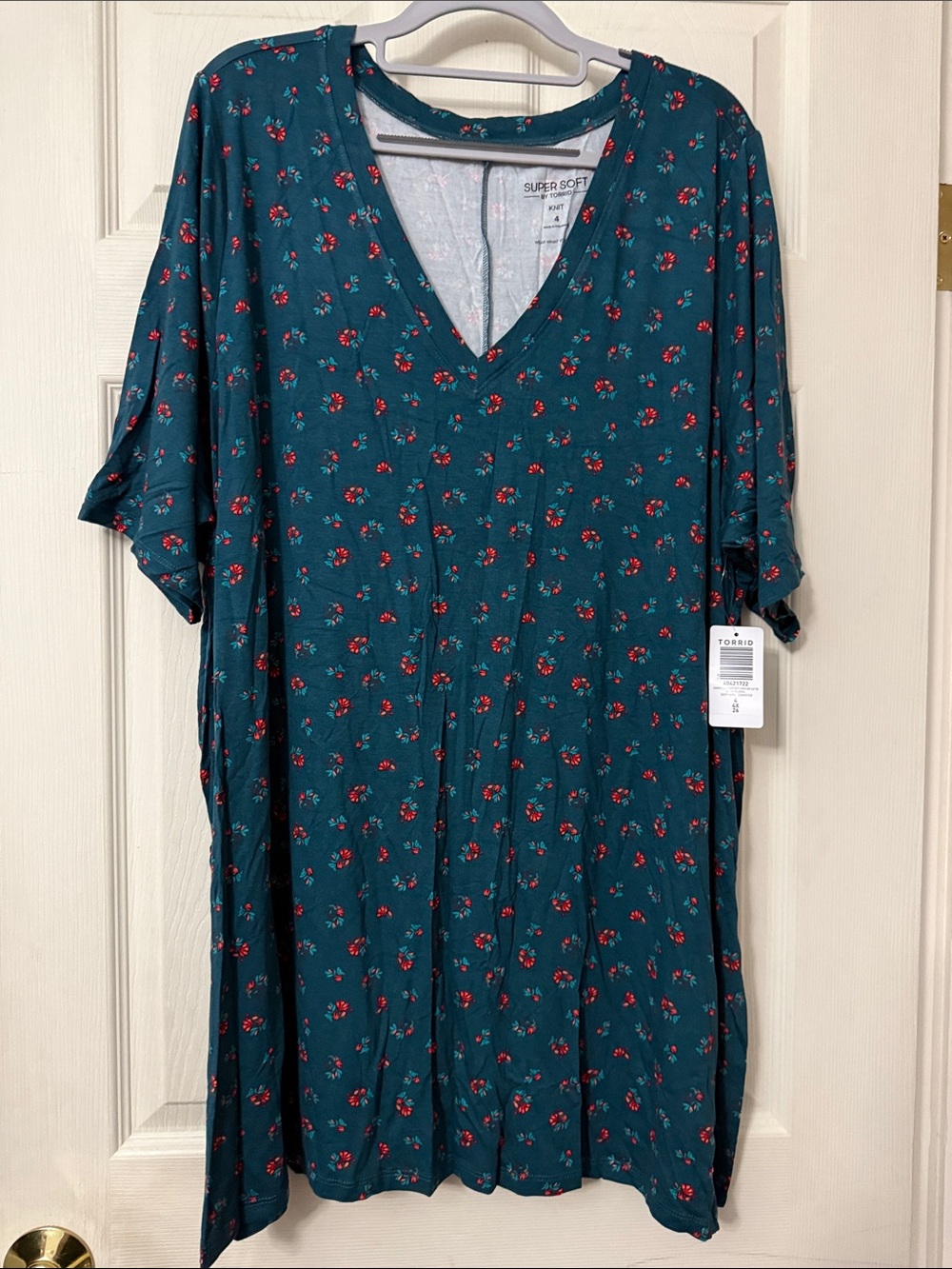 NWT Torrid Favorite Tunic Super Soft V-Neck Side Slit Tee Sz 4/4X/26